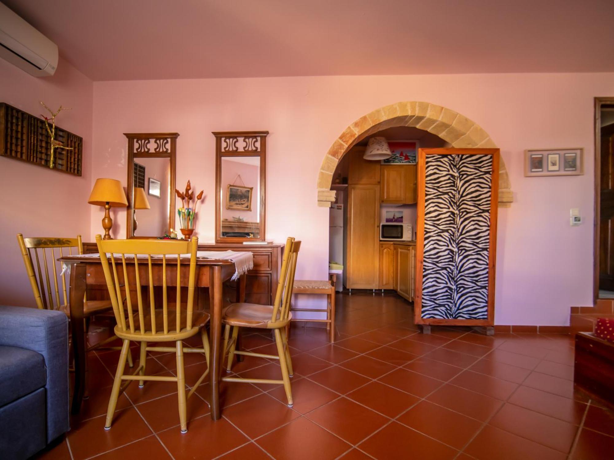 Private Art 50m From Sea Vakantiehuis *